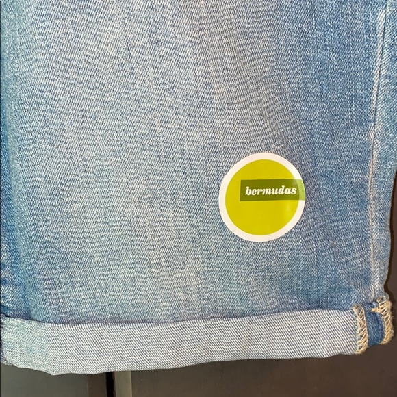 Old navy jean shorts women’s - Picture 2 of 5